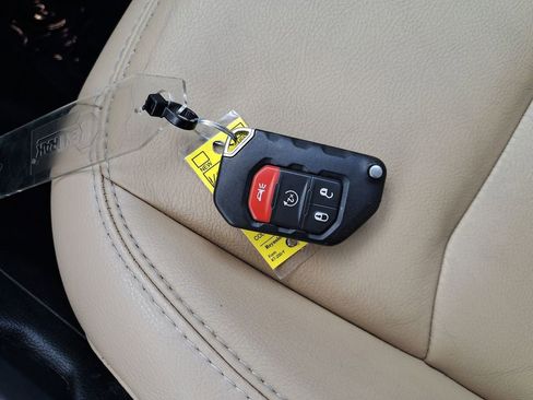 Used 2019 Jeep Wrangler Unlimited Sahara image 31