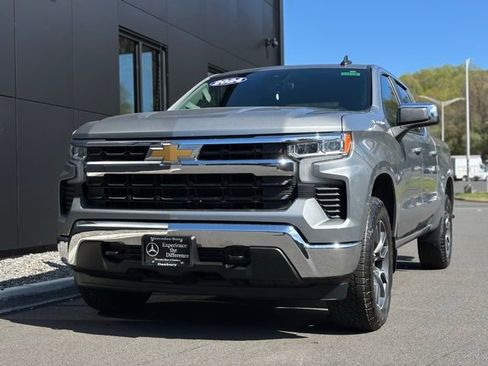Used 2024 Chevrolet Silverado 1500 LT AWD/4WD image 3