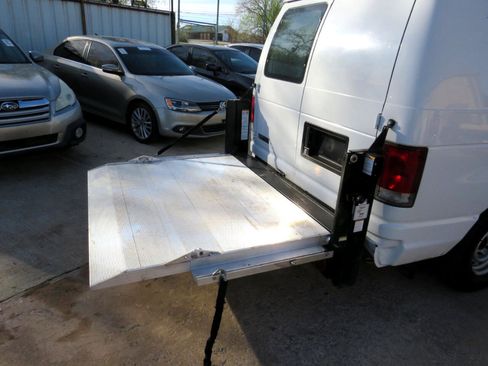 Used 2001 Ford E-150 and Econoline 150 image 33