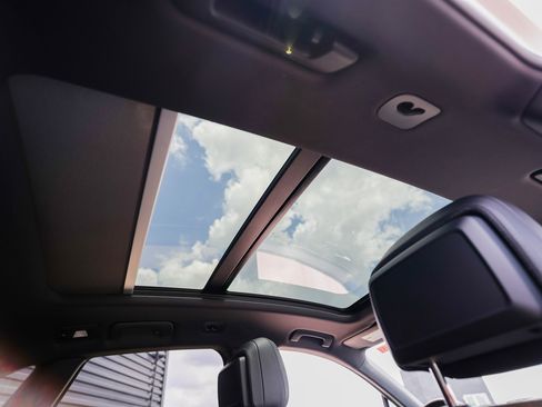 Certified 2025 Porsche Macan image 29