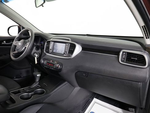 Used 2019 Kia Sorento LX image 25