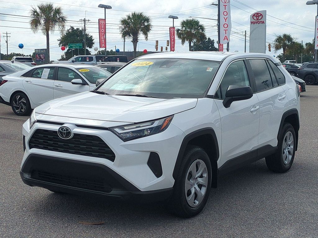 Used 2024 Toyota RAV4 LE FWD image 7