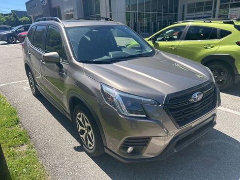 Used 2023 Subaru Forester Premium AWD/4WD image 1