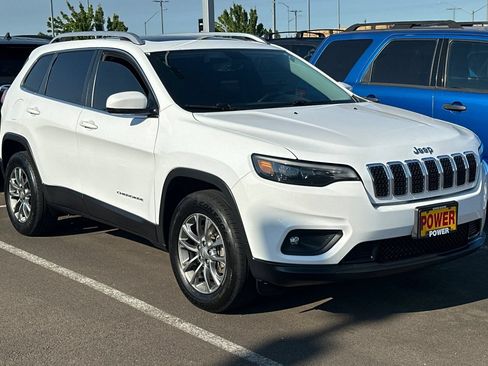 Used 2019 Jeep Cherokee Latitude Plus w/ Comfort/Convenience Group AWD/4WD image 2