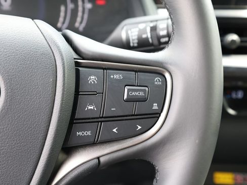 Used 2025 Lexus UX 300h FWD image 33