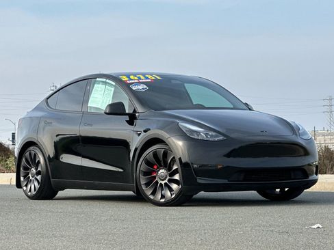 Used 2024 Tesla Model Y Performance image 2