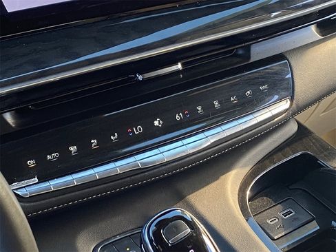 Used 2024 Cadillac Escalade Premium Luxury w/ Performance Package image 31