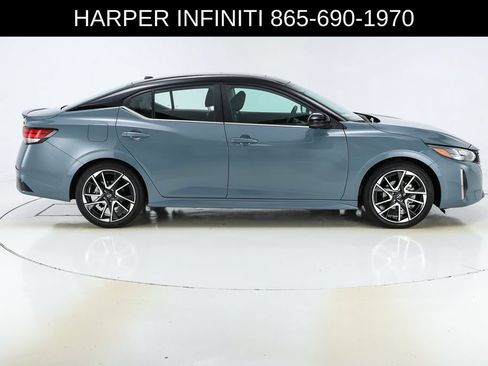 Used 2024 Nissan Sentra SR w/ SR Premium Package FWD image 11