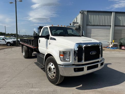 Certified 2019 Ford F650 2WD Regular Cab Super Duty image 3