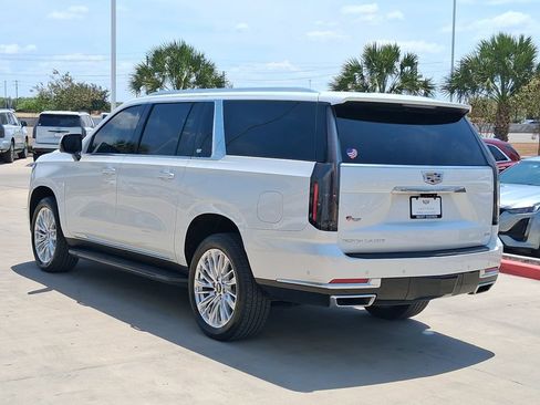Used 2025 Cadillac Escalade ESV Premium Luxury RWD image 4