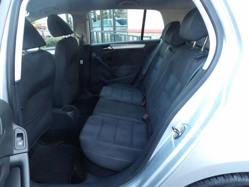 Used 2011 Volkswagen Golf 4-Door image 8
