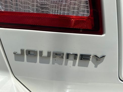 Used 2011 Dodge Journey SXT w/ Trailer Tow Prep Group FWD image 17