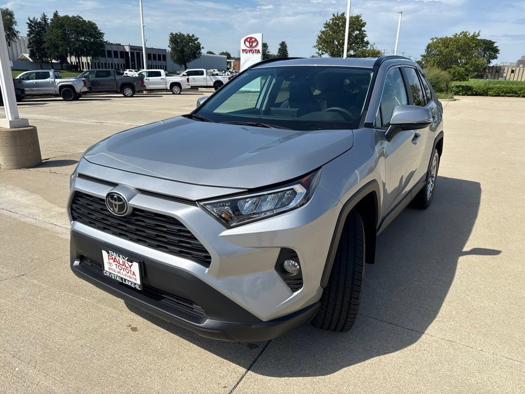 Used 2019 Toyota RAV4 XLE Premium AWD/4WD image 6