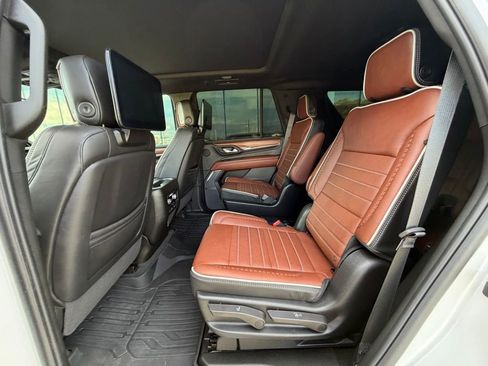 Used 2024 GMC Yukon Denali Ultimate AWD/4WD image 14