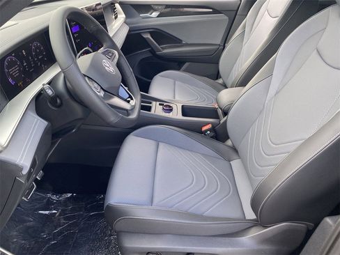 New 2026 Volkswagen Tiguan SE R-Line image 15