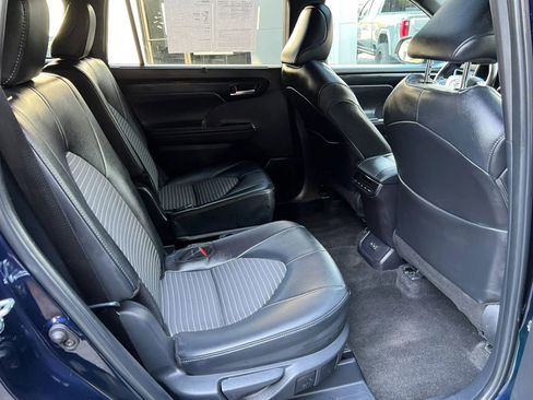 Used 2025 Toyota Highlander XSE image 9