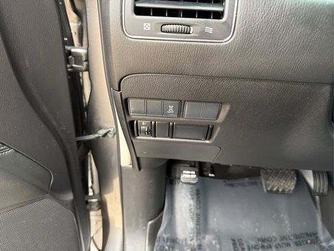 Used 2017 Nissan Armada SV w/ Interior Lighting Package image 18