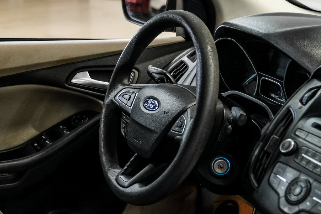Used 2017 Ford Focus SE FWD image 16