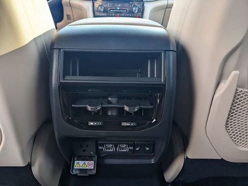 New 2025 Jeep Grand Cherokee Limited image 12