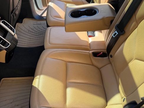 Used 2017 Porsche Cayenne S Platinum w/ Premium Package (PJW) image 27