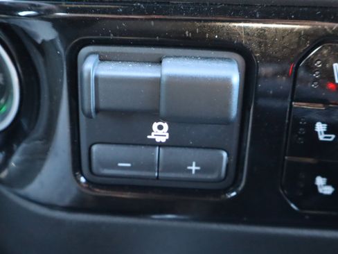 Used 2024 Chevrolet Silverado 1500 High Country w/ Technology Package image 30