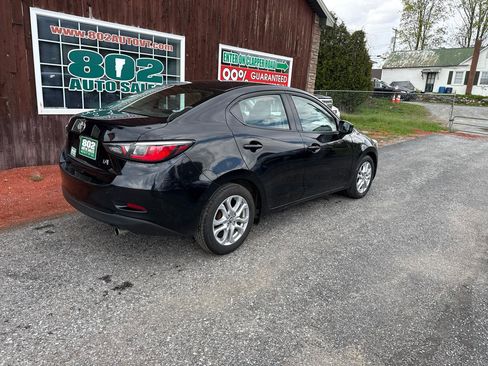 Used 2017 Toyota Yaris iA FWD image 9