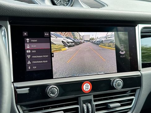 Certified 2026 Porsche Macan AWD/4WD image 17