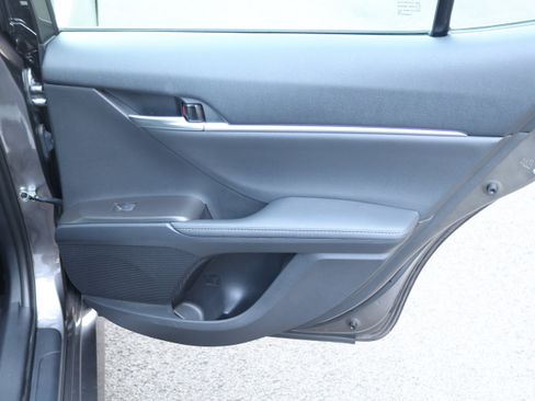 Used 2022 Toyota Camry XLE FWD image 17