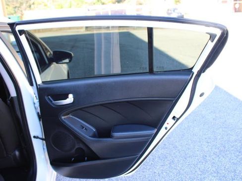 Used 2017 Kia Forte LX w/ LX Popular Plus Package image 21