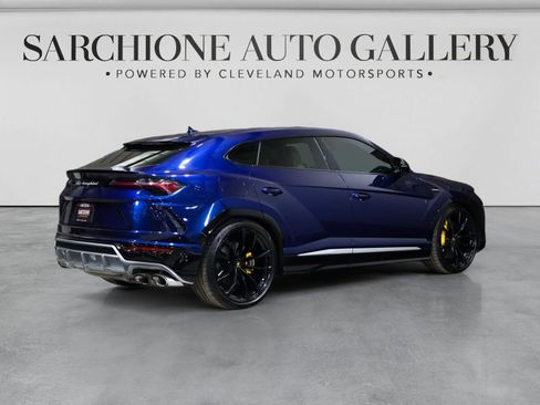 Used 2019 Lamborghini Urus AWD/4WD image 2