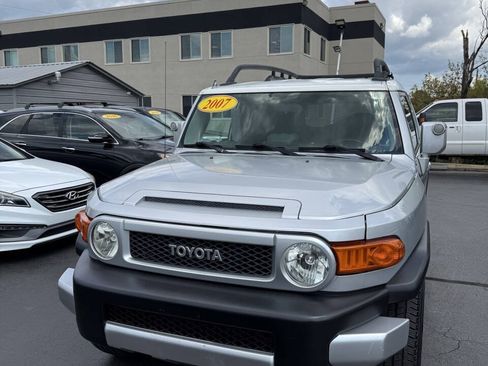 Used 2007 Toyota FJ Cruiser 4WD image 3