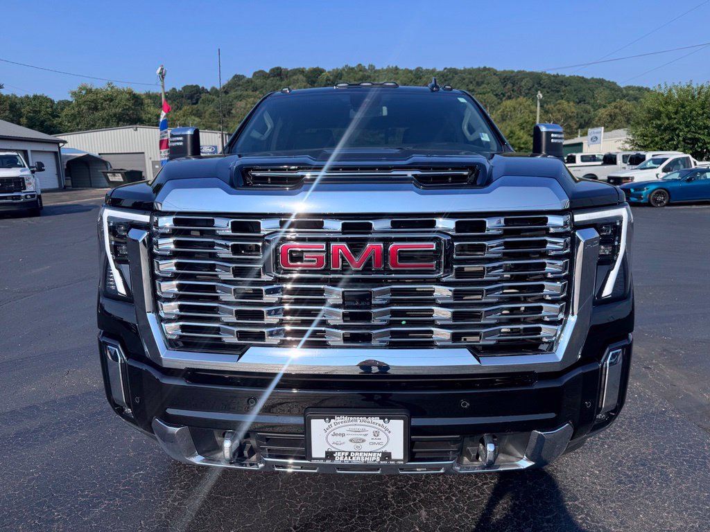 Used 2026 GMC Sierra 3500 Denali AWD/4WD image 5