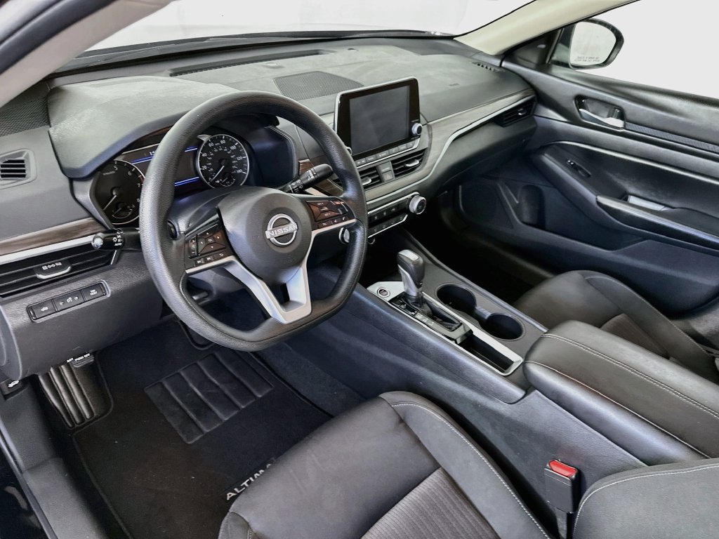 Used 2025 Nissan Altima 2.5 SV FWD image 28