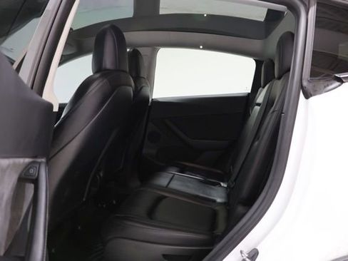 Used 2022 Tesla Model Y Long Range image 26