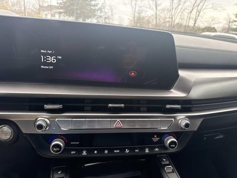New 2025 Kia Telluride S image 9