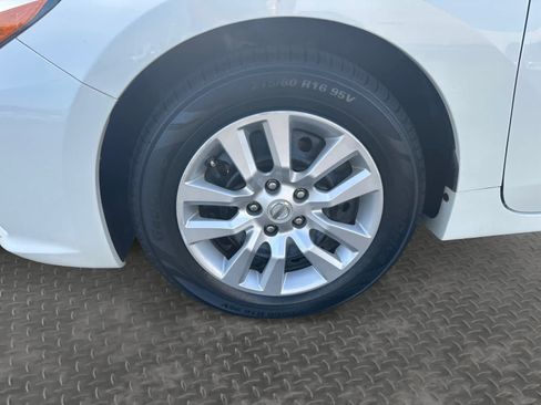 Used 2016 Nissan Altima 2.5 S w/ Power Driver Seat Package FWD image 9