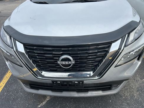 Used 2023 Nissan Rogue SV image 3