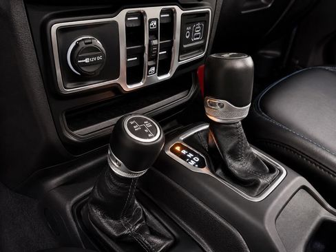 Used 2024 Jeep Wrangler High Altitude AWD/4WD image 18