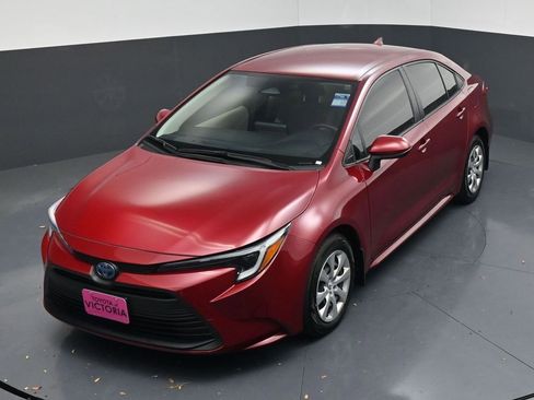 Used 2025 Toyota Corolla LE FWD image 14