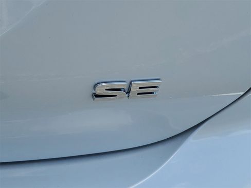 New 2025 Mitsubishi Outlander SE image 28