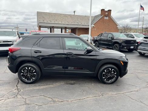 Used 2023 Chevrolet TrailBlazer LT image 2