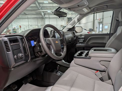 Used 2018 Chevrolet Silverado 1500 Custom w/ Custom Convenience Package image 16