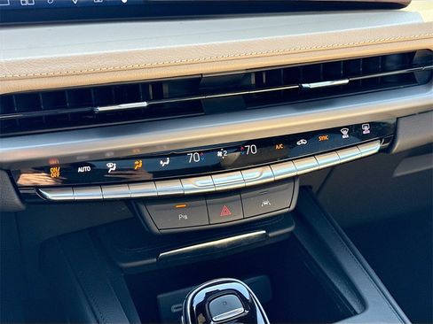 Used 2024 Cadillac XT4 Luxury image 15