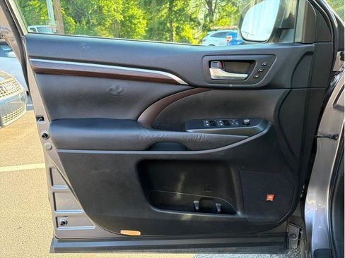 Used 2015 Toyota Highlander Limited AWD/4WD image 9