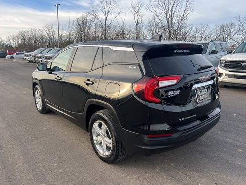 Used 2024 GMC Terrain SLE image 2