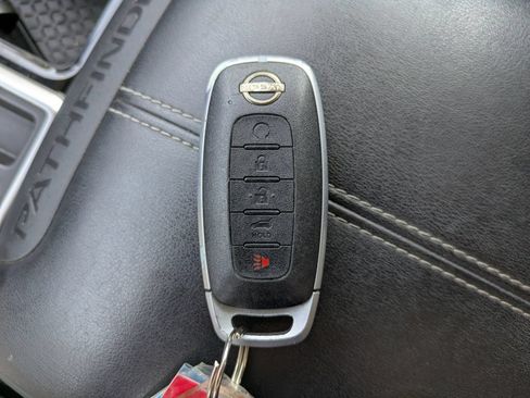 Certified 2023 Nissan Pathfinder SL FWD image 30