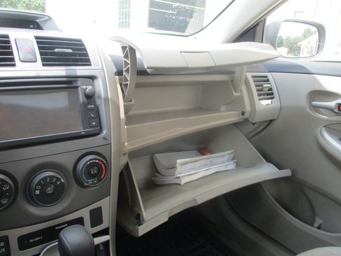 Used 2013 Toyota Corolla LE FWD image 38