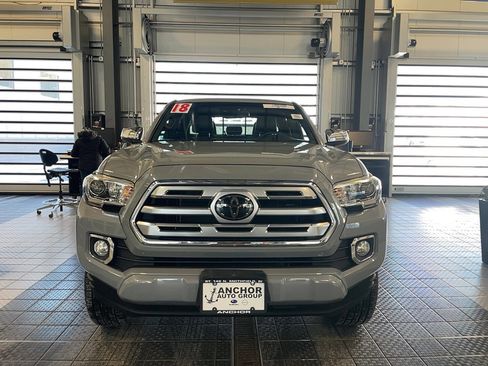 Used 2018 Toyota Tacoma Limited image 2