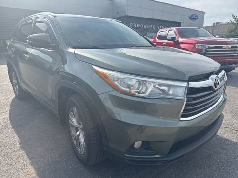 Used 2015 Toyota Highlander XLE AWD/4WD image 4