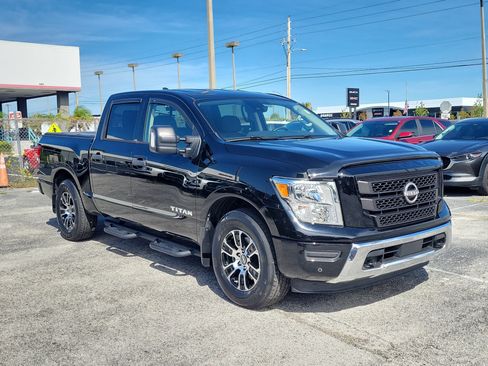 Certified 2023 Nissan Titan SV w/ SV Convenience Package RWD image 3